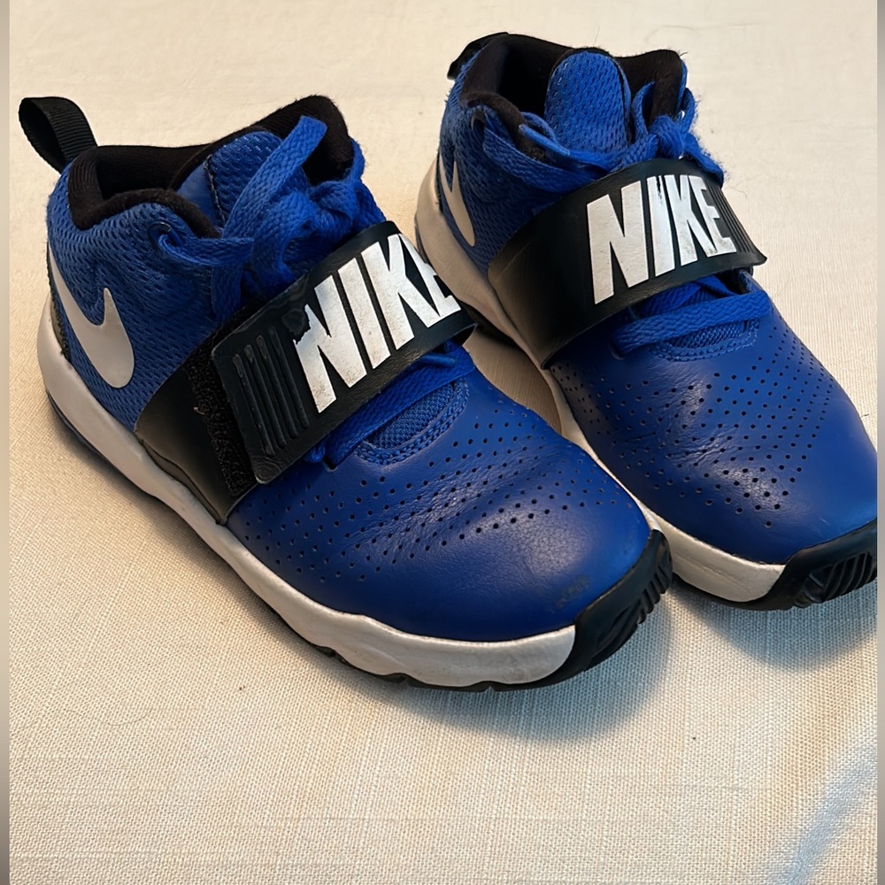 Nike youth size 1 play condition